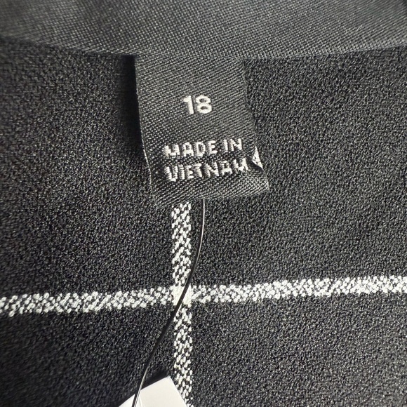 NWT Lane Bryant Black and White Plaid Blazer. Front zipper size 18 - Picture 8 of 11